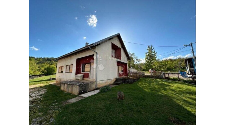 Kuća s lijepom velikom okućnicom, Vukšić