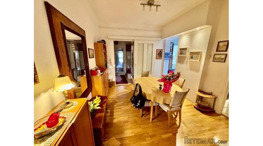Stan na Trgu Petra Krešimira IV – 2 balkona - 2