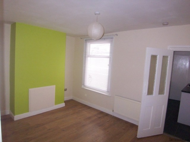 3 bedroom house in SHEERNESS - 2