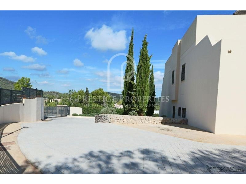 Modern three bedroom terraced house..