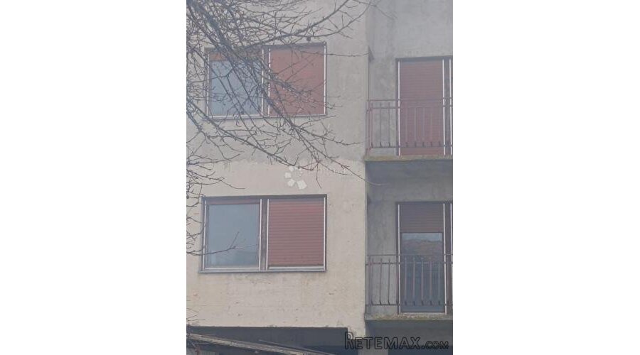 Prostrana Kuća u Glini za adaptaciju