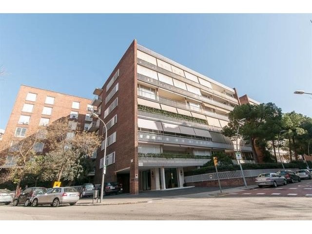 5 bedroom Flat For Sale: BARCELONA..