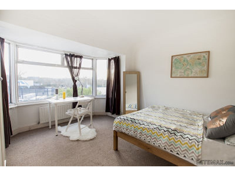 Single with double bed near Hanger Lane..