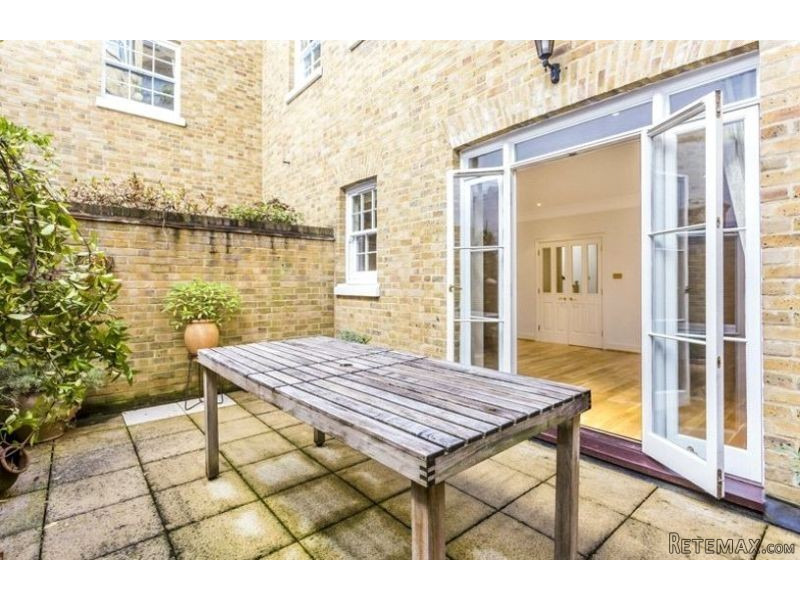Montagu Mews West, Marylebone, London.. - 2