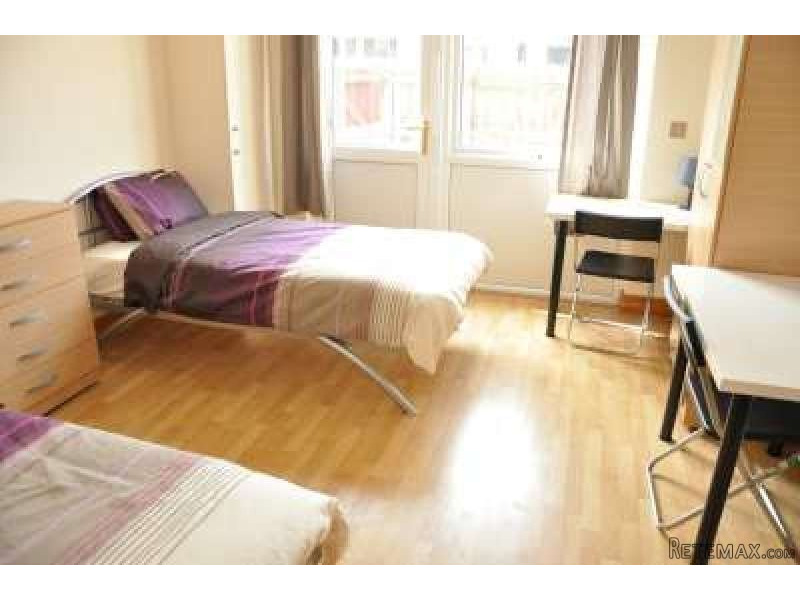 Twin with 2 single bed near Maida Vale..