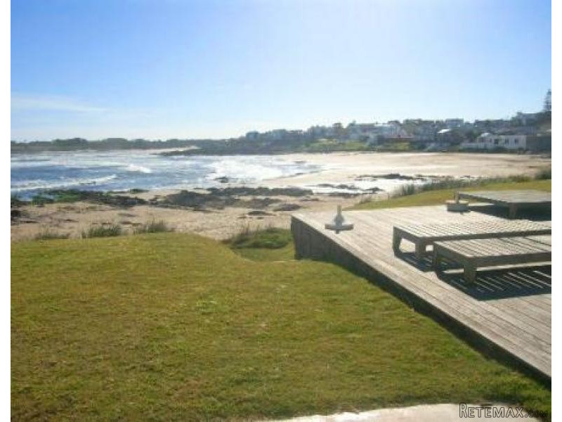 6 Bedroom House - For Rent -..
