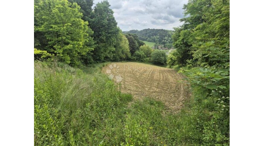 Građevinsko zemljište 1.543m² na bregu iznad Sv. Križa Začre