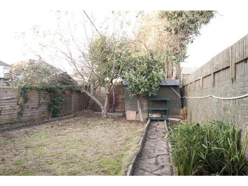 Single with double bed near Hanger Lane.. - 2