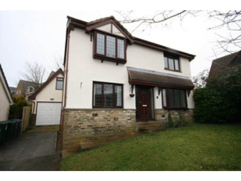 Heatherside, Baildon Bd17 5lg