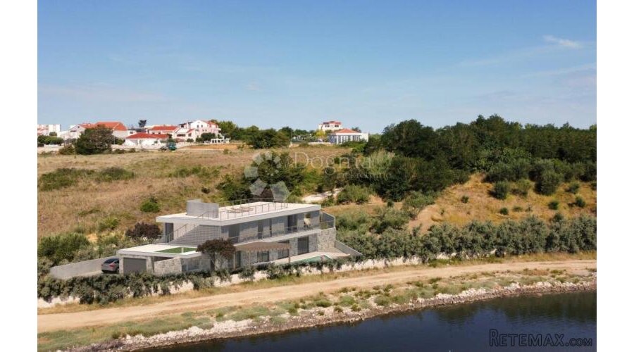 Građevinsko zemljište s projektom, 1. red uz more