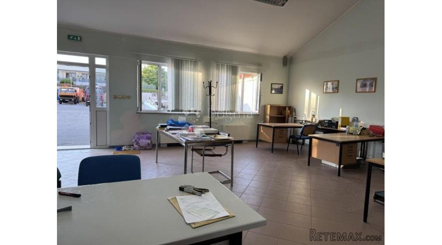 POSLOVNI PROSTOR/ 120 m2/ PARKING - KASTAV