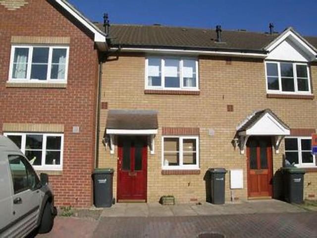Unfurnished 2 bedroom Property For..