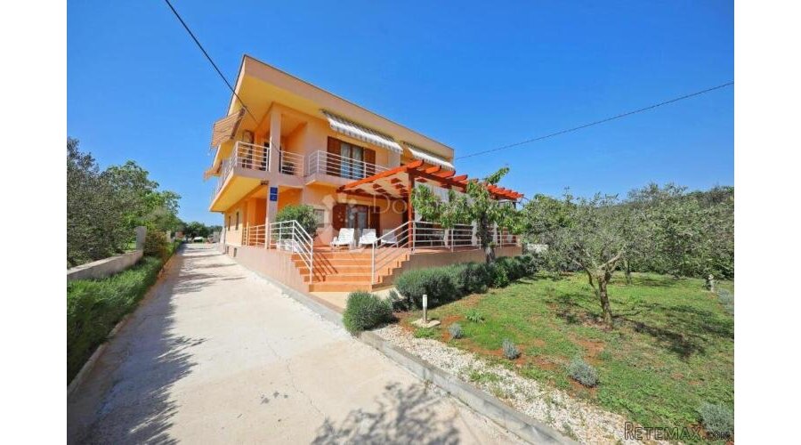 APARTMANSKA KUĆA U BLIZINI MORA I PLAŽE - SUKOŠAN