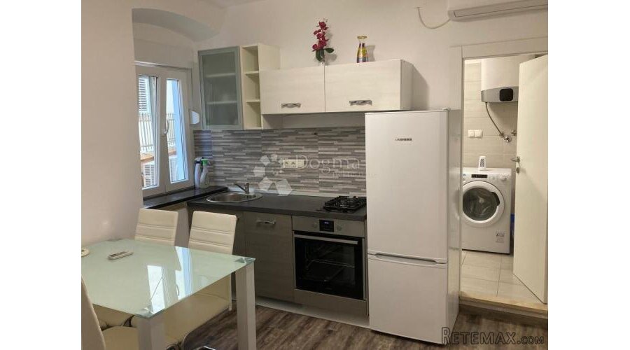 Uređen stan u srcu Malog Lošinja, 40m², 2 spavaće sobe