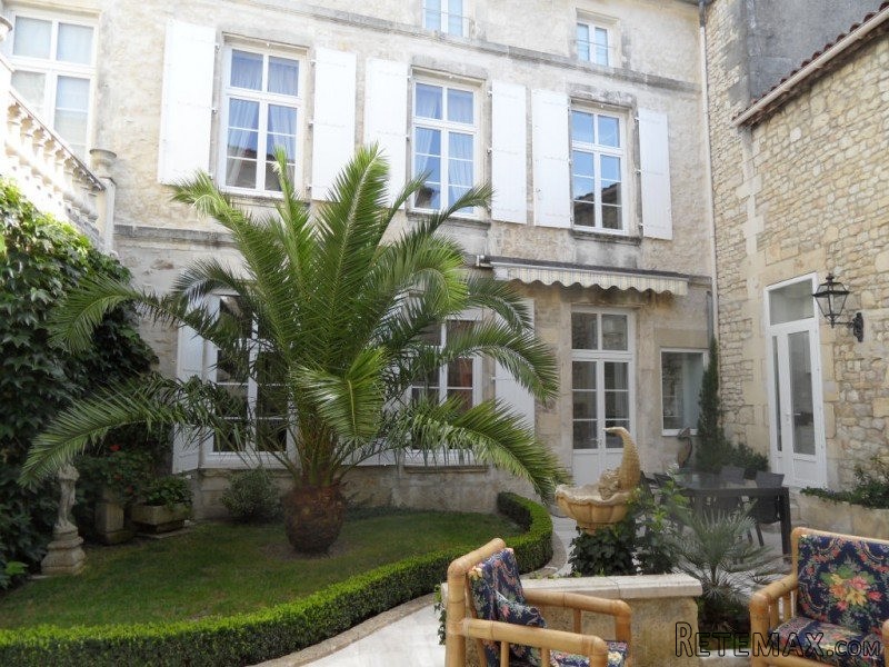 Townhouse With Shop Rented Out St Jean.. - 2