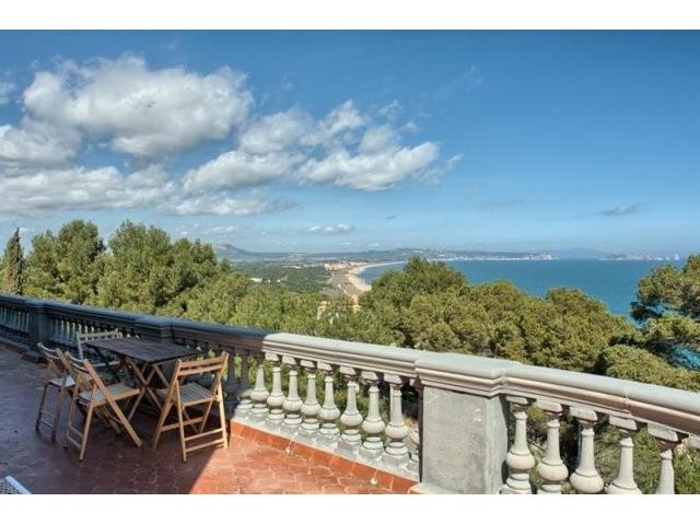 9 bedroom Cottage For Sale: GIRONA..