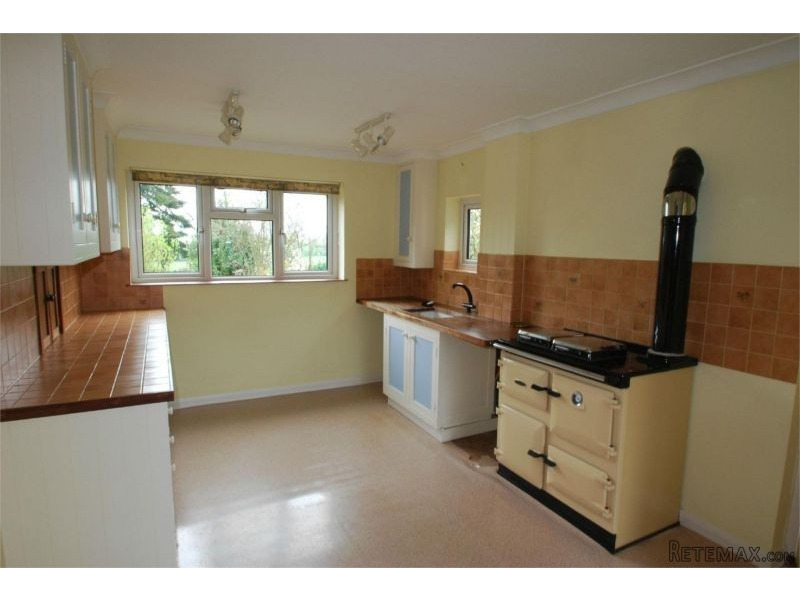 5 Bedroom Detached House - 2