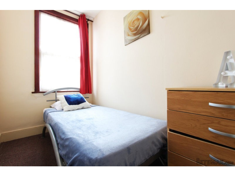Single with single bed near Stratford..