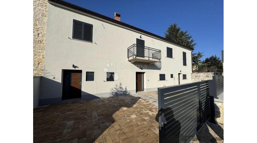 Nova kuća u Funtani sa 3 apartmana