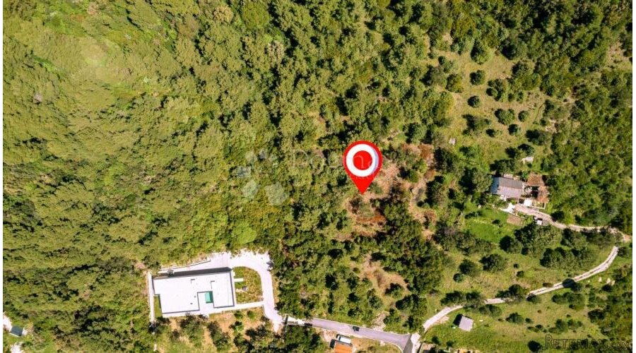 Samo kod nas! Građevnski teren u zelenoj oazi u Palitu. - 2