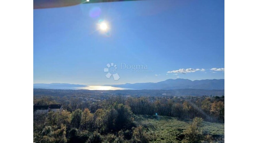 Samostojeća kuća s velikom okućnicom, pogled!