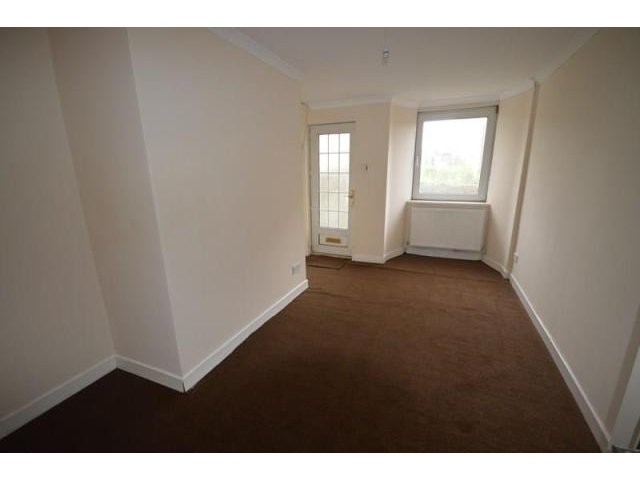 2 bedroom Flat For Sale: Brockhurst.. - 2