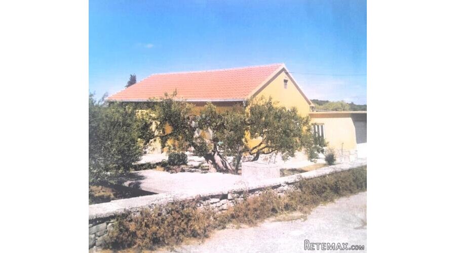 Kuća Hvar- Zastražišće 110m2 + 500m2 okučnice
