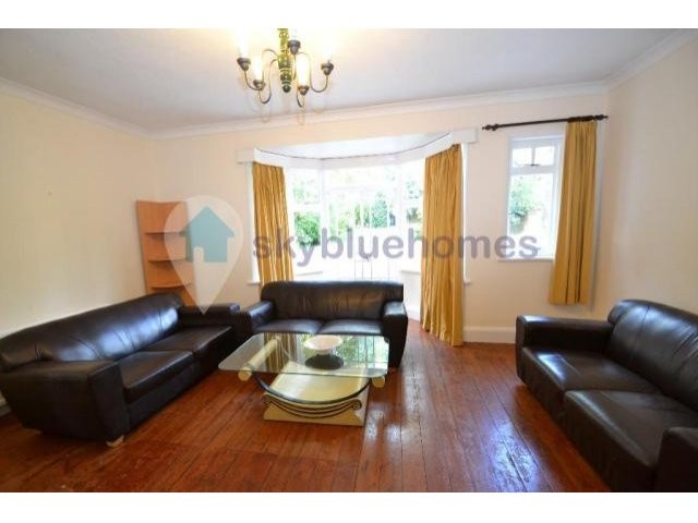 House - Spacious 6 bedroom property on..