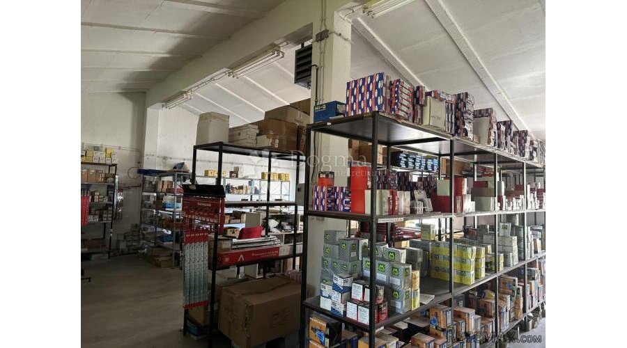 Matulji-poslovni prostor 400m2 sa 680 m2okućnice - 11