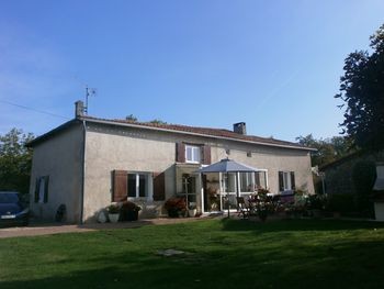 Beatiful charentais' House With Garden..