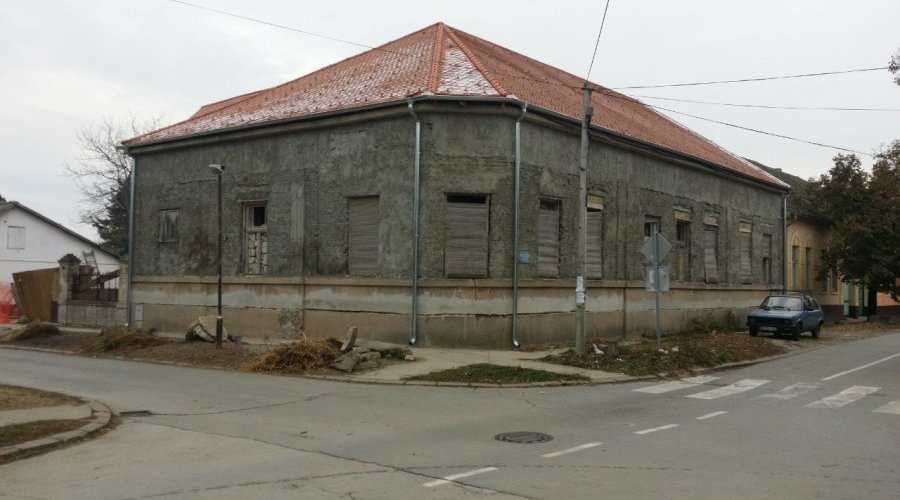 Kuca 800m2 u strogom centru Beceja