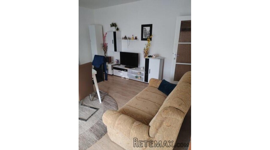 Kompletno namješten stan u centru Đurđenovca + balkon