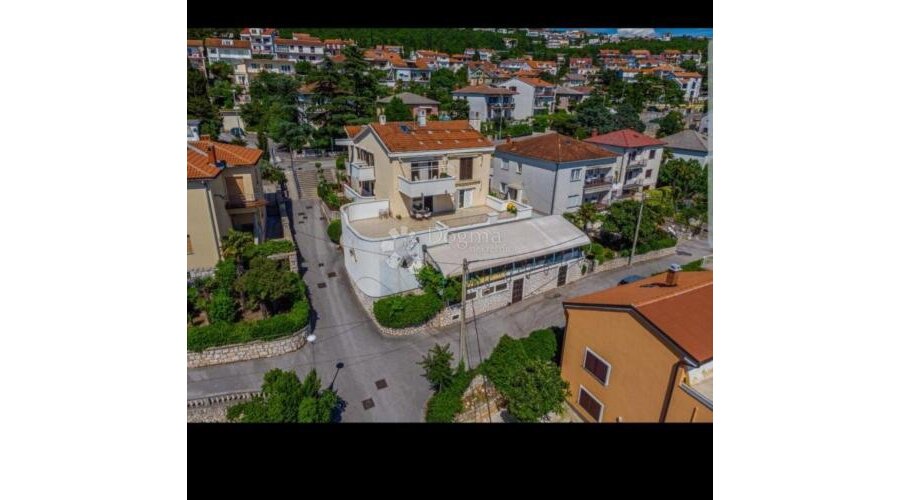 PREKRASNA KUĆA NA 150M OD MORA