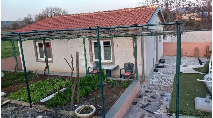 Prizemnica s Bazenom u Mirnom Predgrađu Rovinja