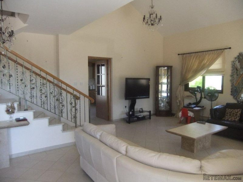 4 Bedroom House in Pyrgos Village - 2