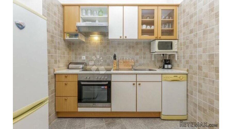 Senj-kuća u Centru izvrsna pozicija ,tri app