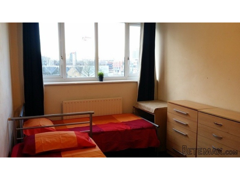 Twin Room In Canary Wharf/westferry At..