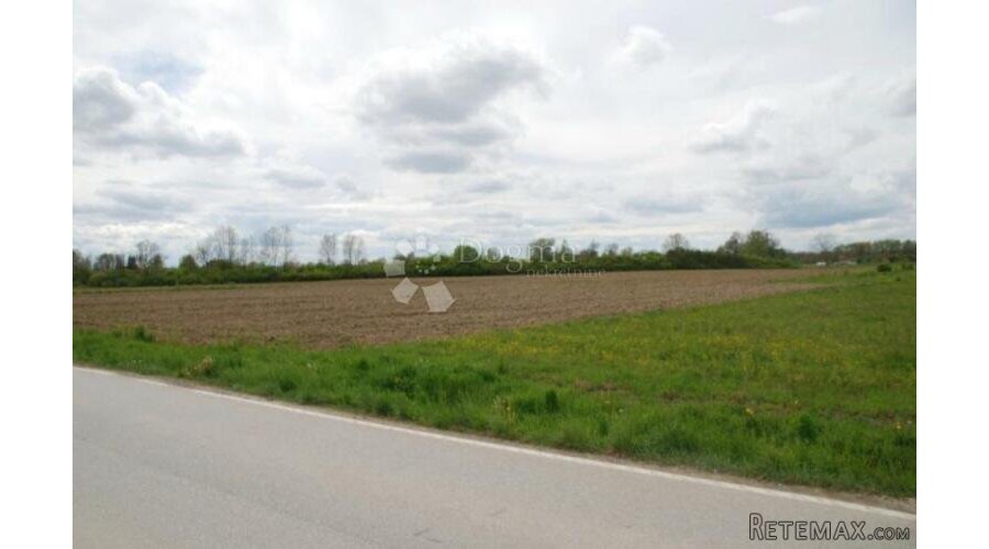 Građevinsko zemljište Ivanić-Grad, 32000m2, pogodno za solar