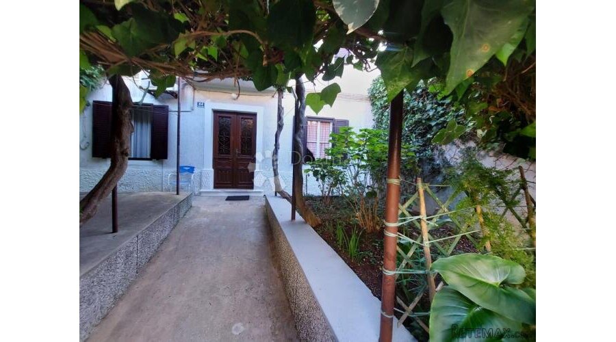 Mali Lošinj- dvije samostojeće kuće 100 m od mora