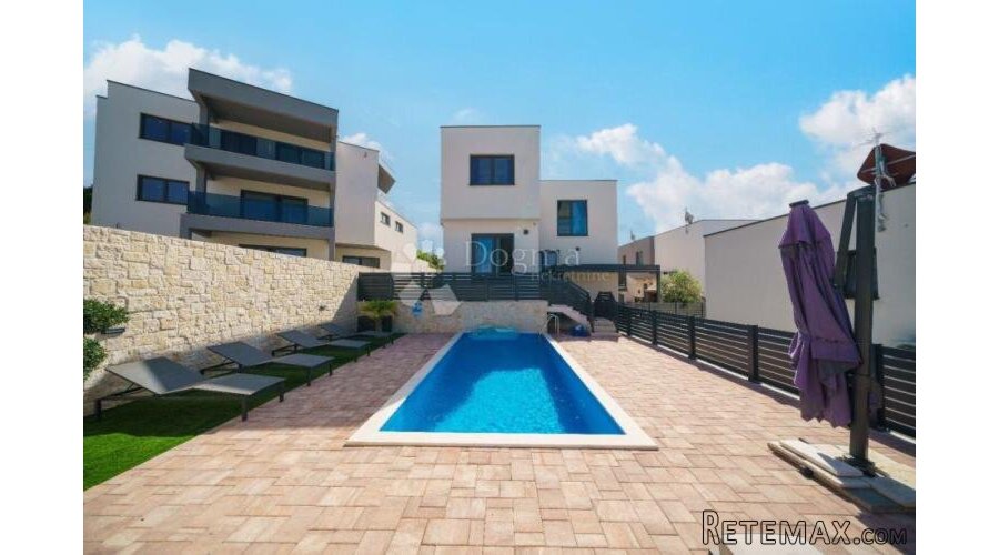 Vodice – luksuzna novogradnja s bazenom i panoramskim pogled - 2