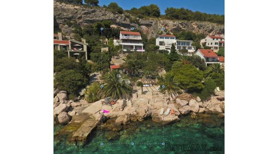 OTOK HVAR – Kuća s privatnim vezom prvi red do mora