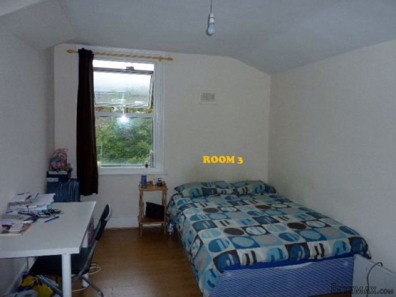 Single with double bed near Tottenham..