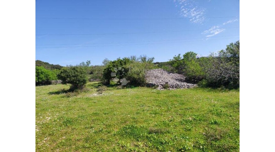 Brač, Selca – poljoprivredno zemljište 11.274 m²