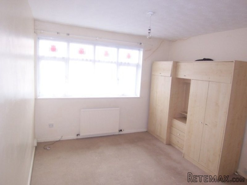 3 bedroom house in SHEERNESS - 2