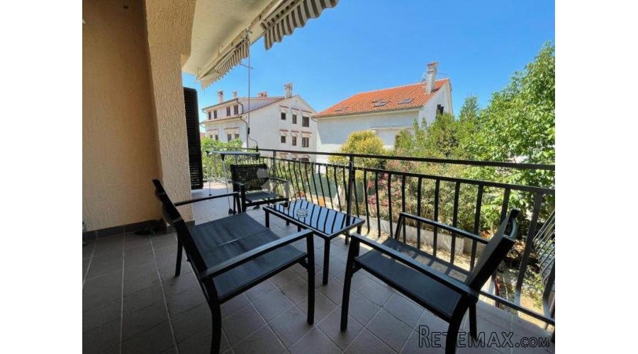 MALINSKA - APARTMANSKA KUĆA 400 m OD MORA