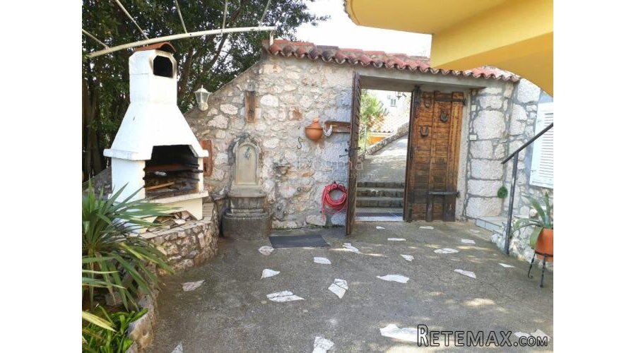 SIMPATIČNA KUĆA SA VELIKOM OKUĆNICOM - 3