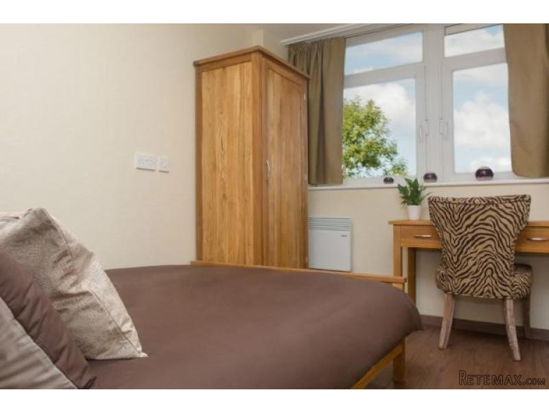 3 Bed Flat For Sale - 2