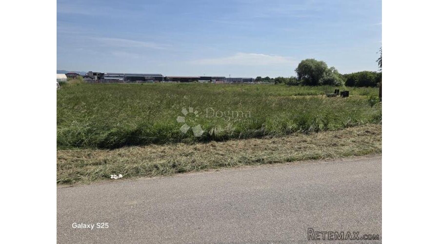 ZEMLJIŠTE STUPNIK - IND. ZONA - 60%-OD PARCELE DO HALE - 2