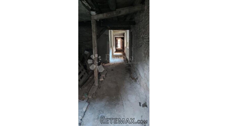 Starina za renovaciju u centru Vodnjana - 3