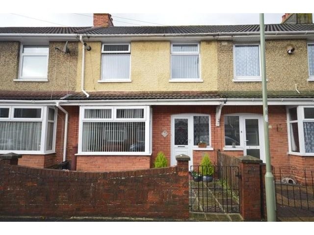 Unfurnished 3 bedroom Property For..